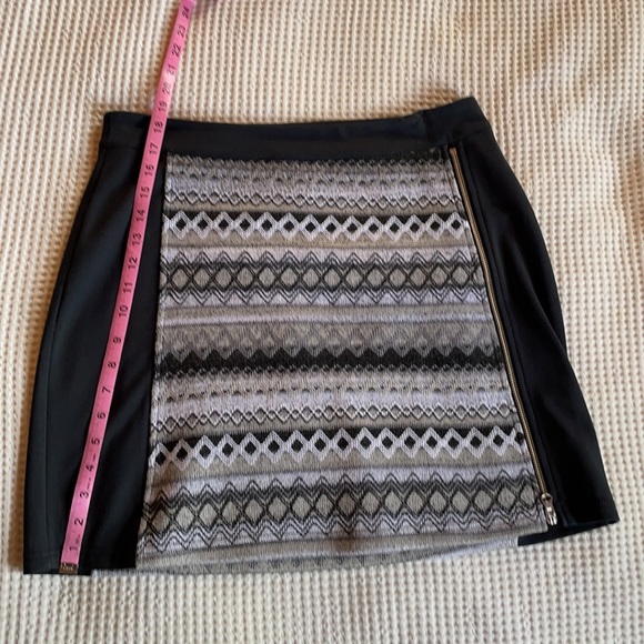Adventura skirt, stretchy & warm.  Worn once! - Picture 3 of 7